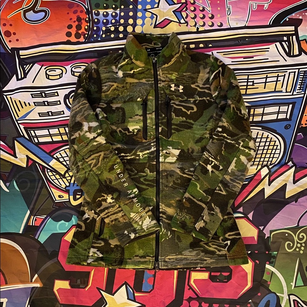 Like New women’s  camo UA cold gear jacket!